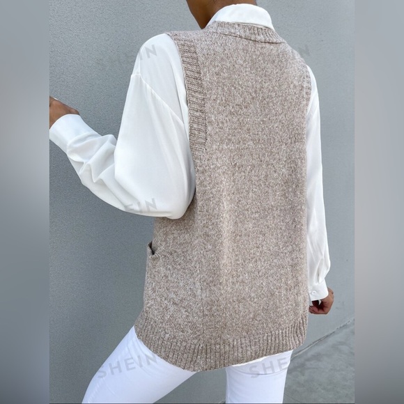 NWOT! Sweater vest with pockets - Picture 2 of 5